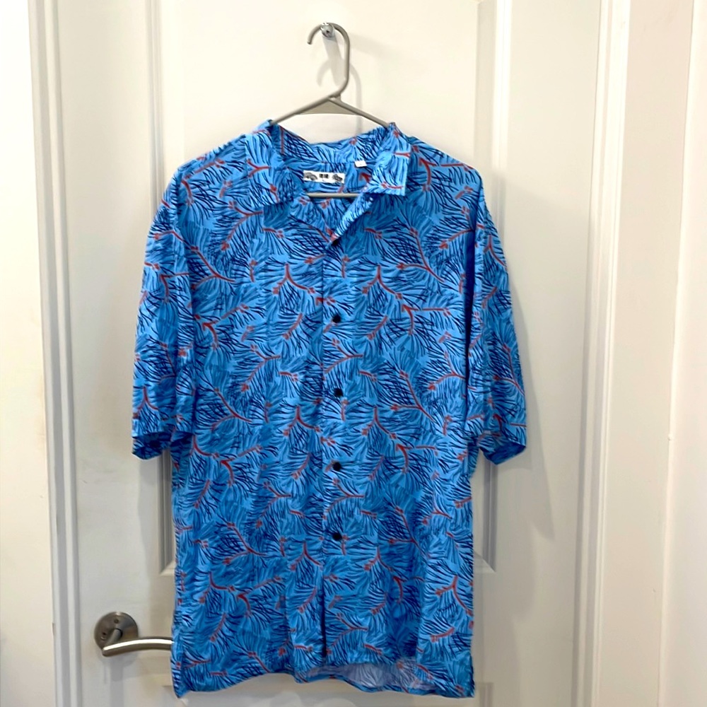 EUC Uniqlo Light Blue Collared Shirt - L